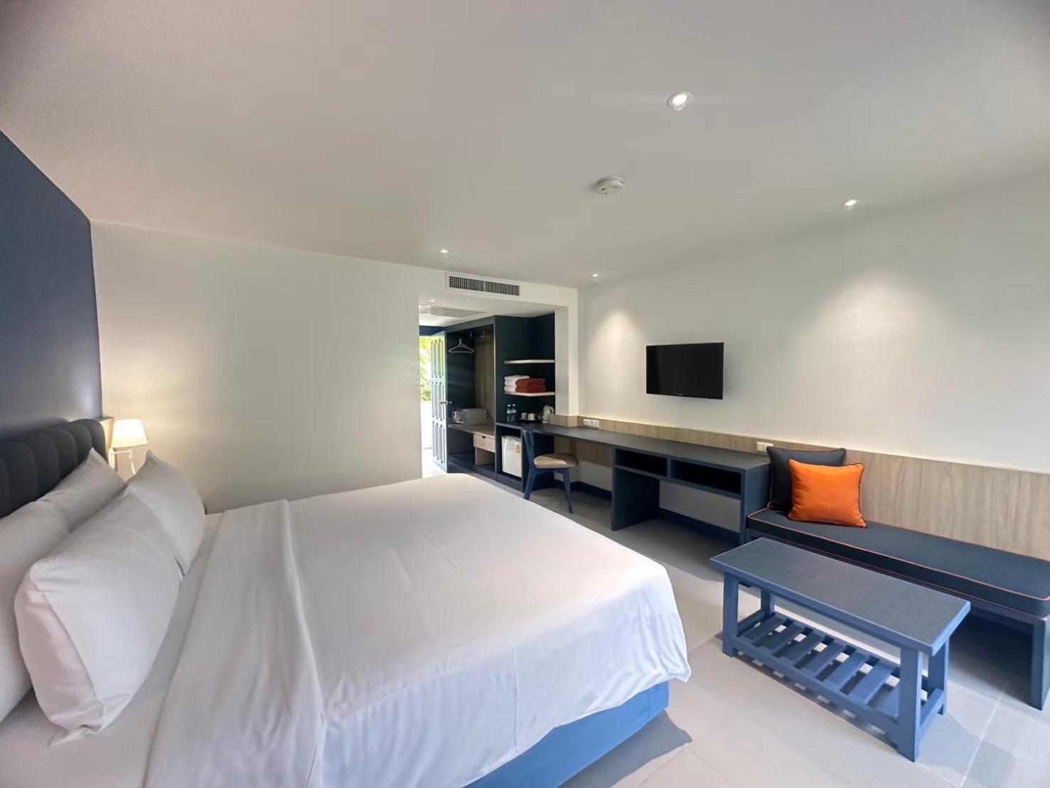 Phuket Island View Resort - Sha Extra Plus Karon Екстер'єр фото