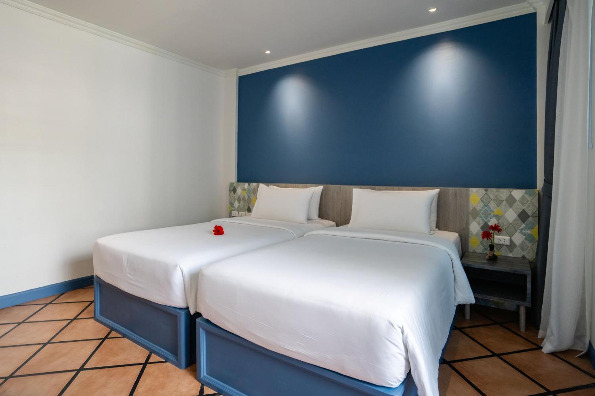 Phuket Island View Resort - Sha Extra Plus Karon Екстер'єр фото