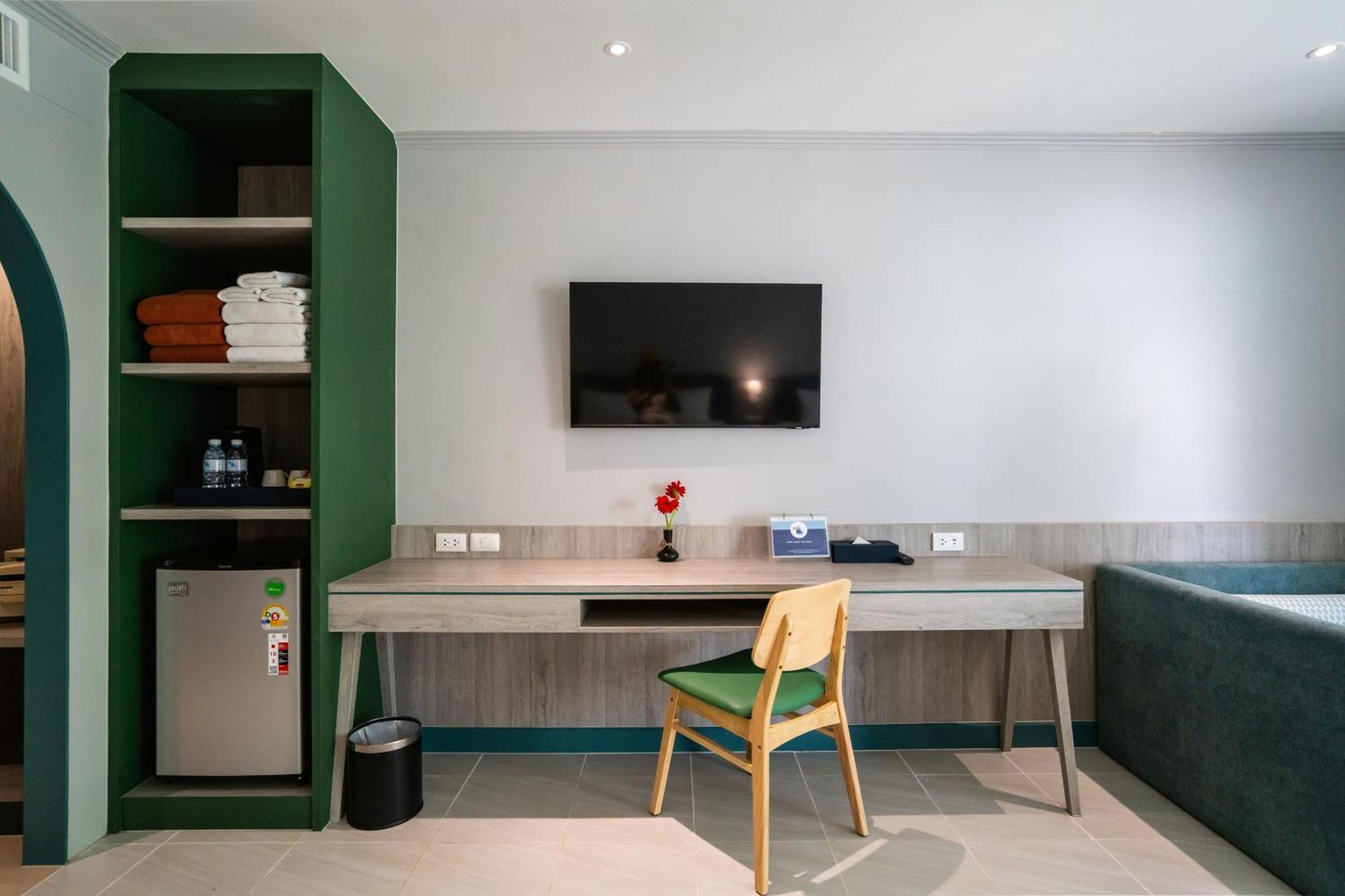 Phuket Island View Resort - Sha Extra Plus Karon Екстер'єр фото